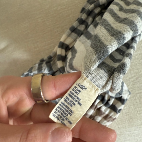 American Eagle Outfitters Checkered Scarf in Gray and Tan - Picture 3 of 4